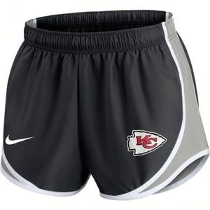 NIKE KANSAS CITY CHIEFS WOMENS BLACK STATEMENT TEMPO SHORTS - NWT